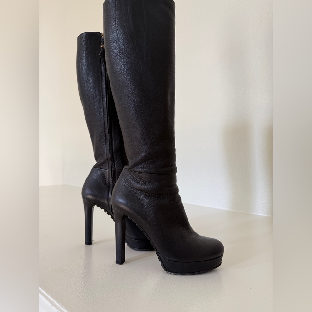 Gucci platform leather boot. Gorgeous in good condition.